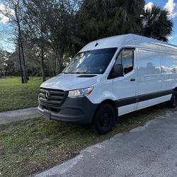 2023 Mercedes-Benz Sprinter 2500