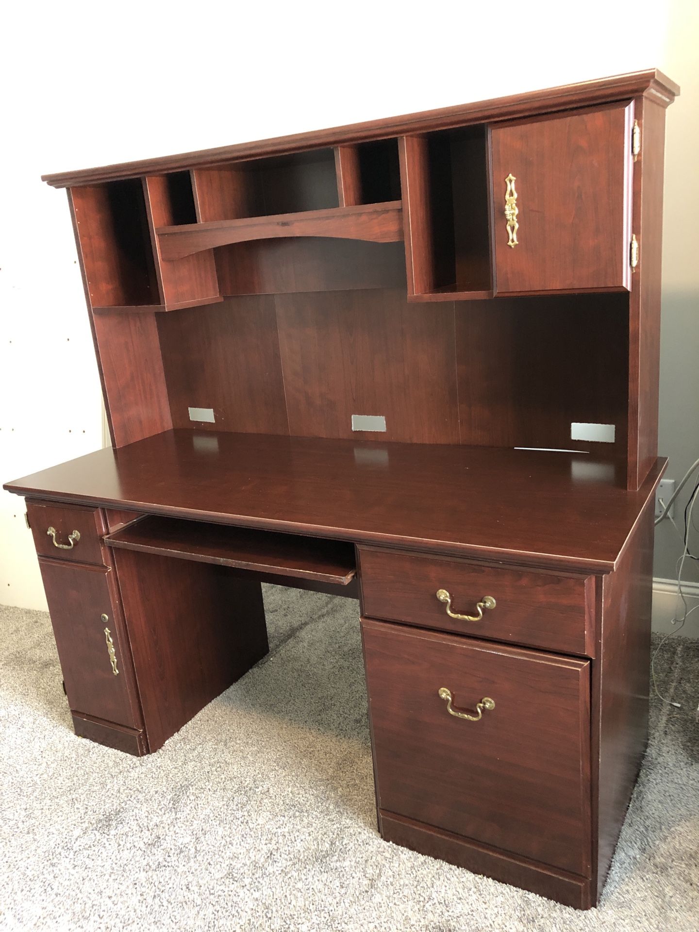 Beautiful Functional Computer Desk With Keyboard Pullot Tray