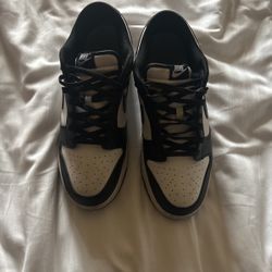 Nike panda dunks 