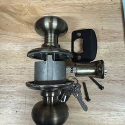 Schlage Exterior lock With 3 Keys