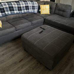 L Shaped Sectional, 2 end tables. 2 lamps