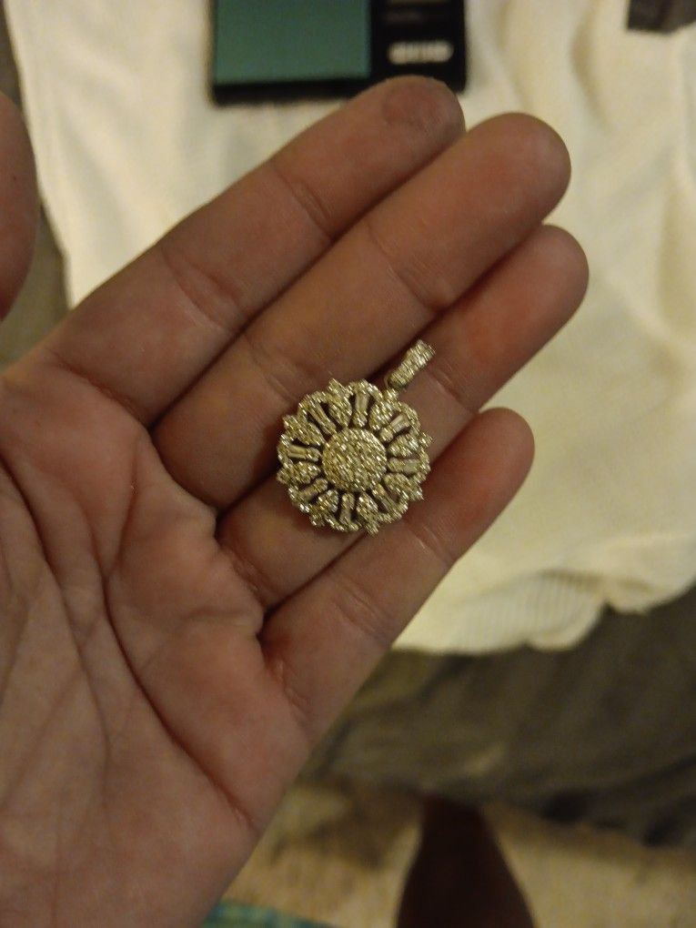 Natural Diamond Substancial Beautifully Done ( ONE Of A Kind ) Flower Snowlflake Penfant