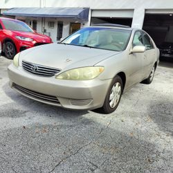 2005 Toyota Camry SE 