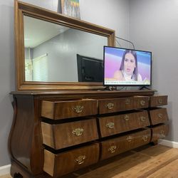 Long Dresser With Mirror 