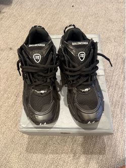 Size 8 Balenciaga runners