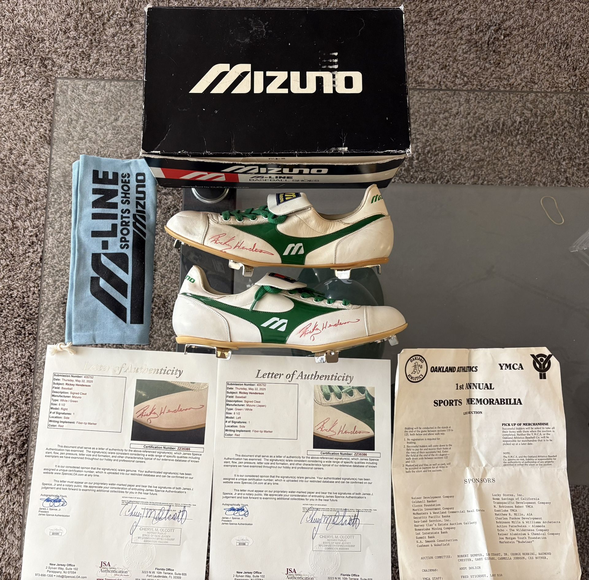 Rickey Henderson Signed 80’s Oakland A’s Cleats !! Shows Wear !!!