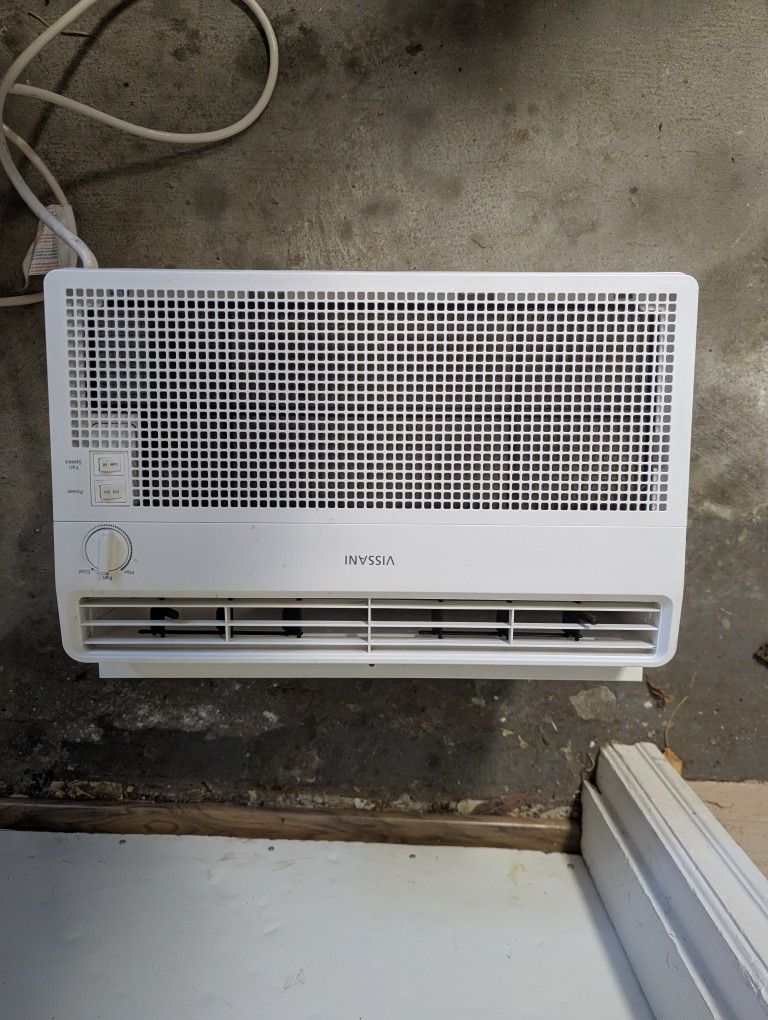 Vissani 5000 BTU AC – Works great – $120