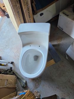 Kohler
San Souci 1.28 GPF One-Piece Round-Front Toilet with AquaPiston Technology - Seat Included