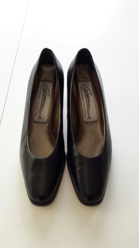 Caressa leather ladies shoes - Size 7 1/2