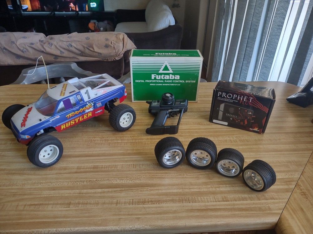 Traxxas Rustler RC truck. DOESN'T RUN