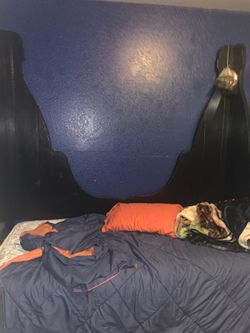 Unique twin bed complete $200 firm includes bedding - $200 (Fresno)