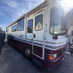 1998 Fleetwood Discovery Diesel Pusher