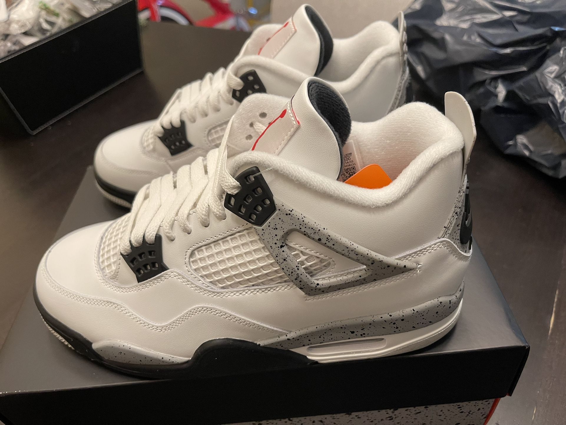 Jordan 4 retro white cement size 8.5 new