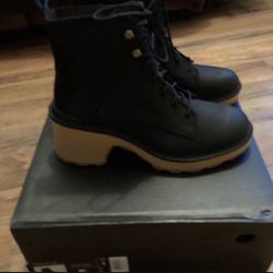 NEW! Sorel Women’s High Line Lace Up Lug Combat Boots Size 9
