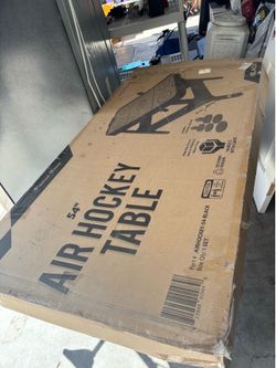 Air hockey table