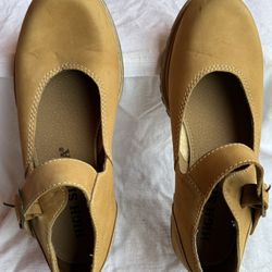 TAN HIGH SIERRA WOMENS Strap Leather Buckle Shoes US Size 7M