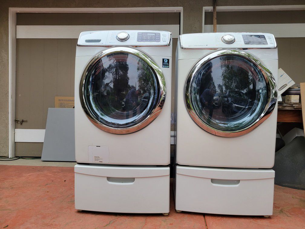 Samsung Front Load Washer and Dryer On Pedestals 