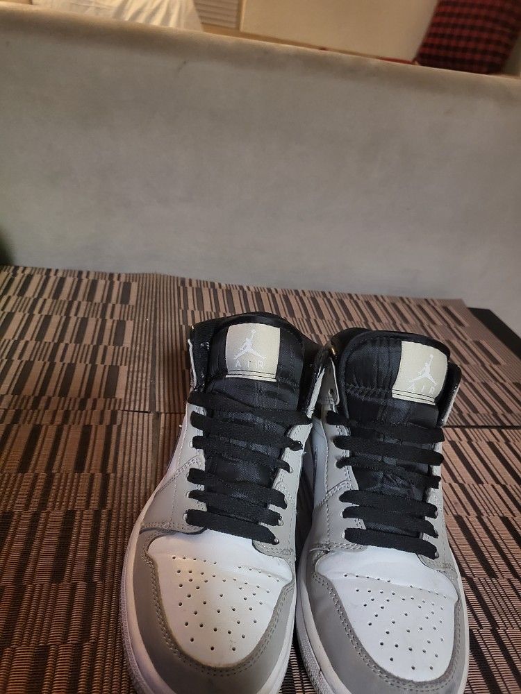 Jordan 1's Grey, Black, White