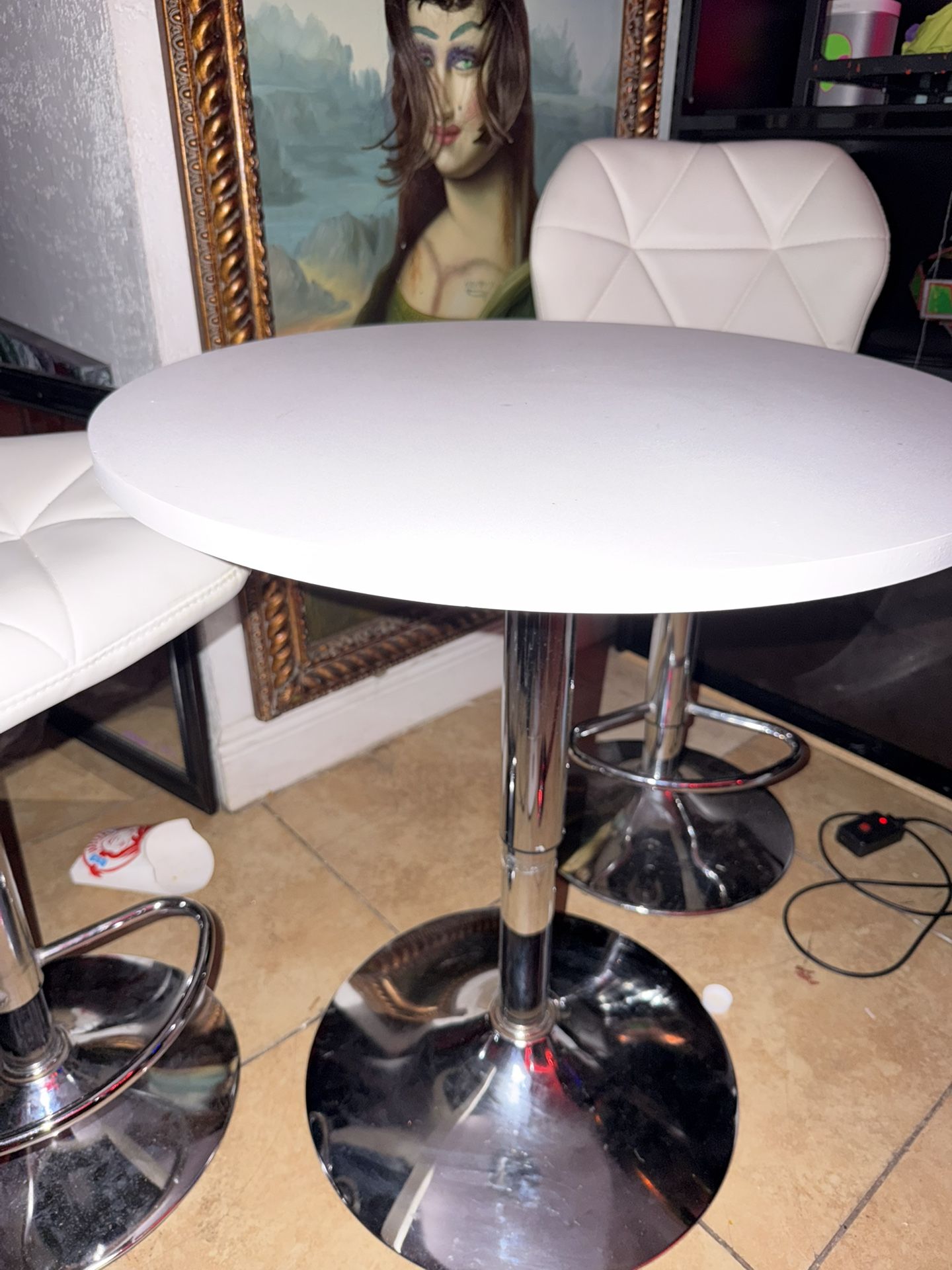 Juego bistró moderno – Mesa + 2 sillas bar stool – Como nuevo 