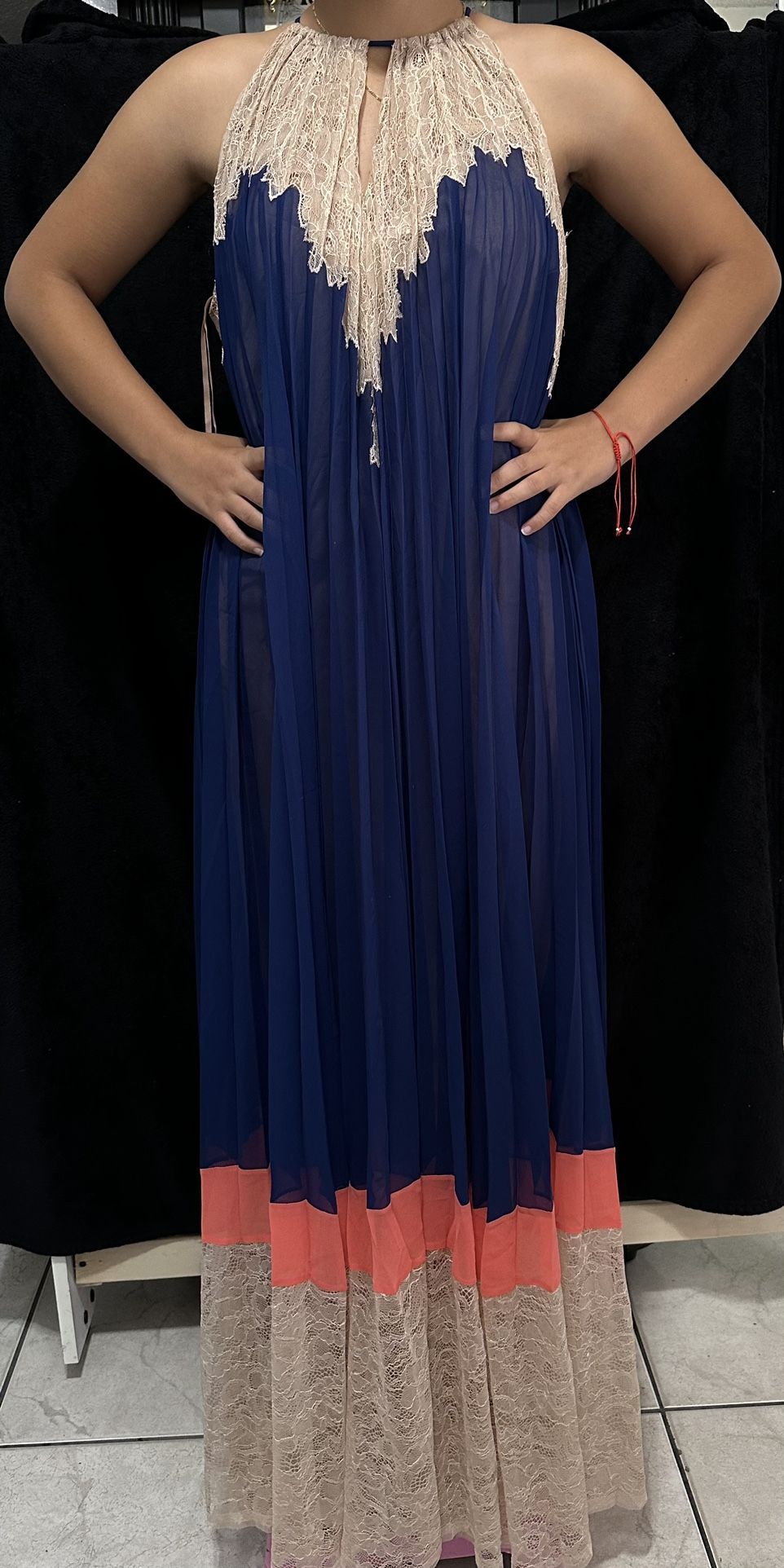 BCBG MAXAZRIA DRESS - www.disolcolor.com BCBG MAXAZRIA DRESS - www.disolcolor.com