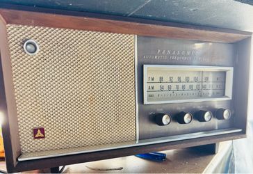 Vintage Panasonic radio
