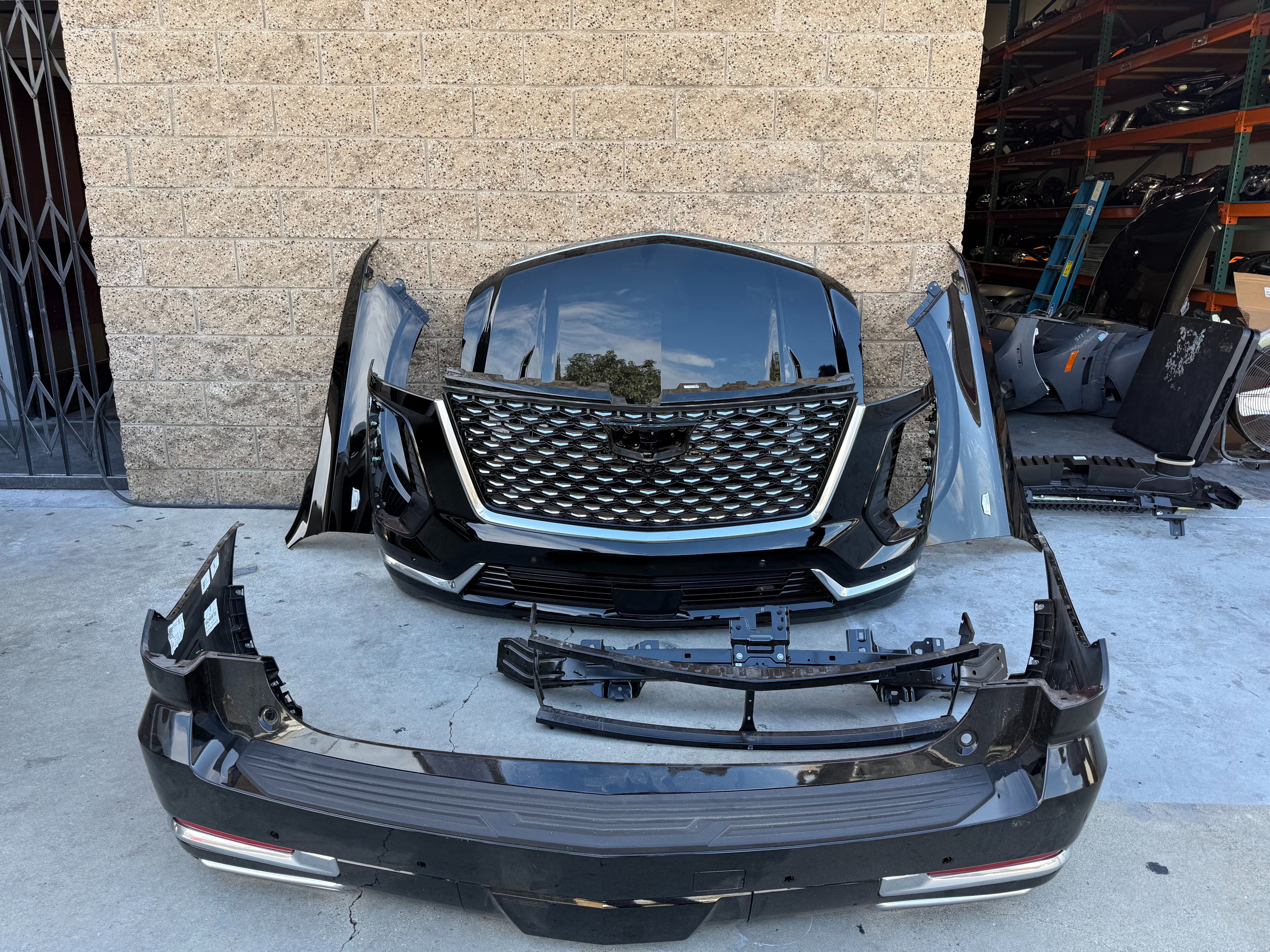 CHEVY ESCALADE FRONT END AND REAR BUMPER 2025