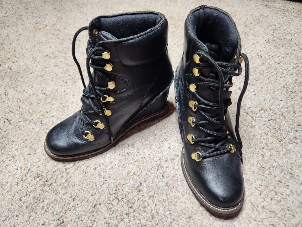 Women's Skechers Black Boots Size 9. Only Worn Twice.