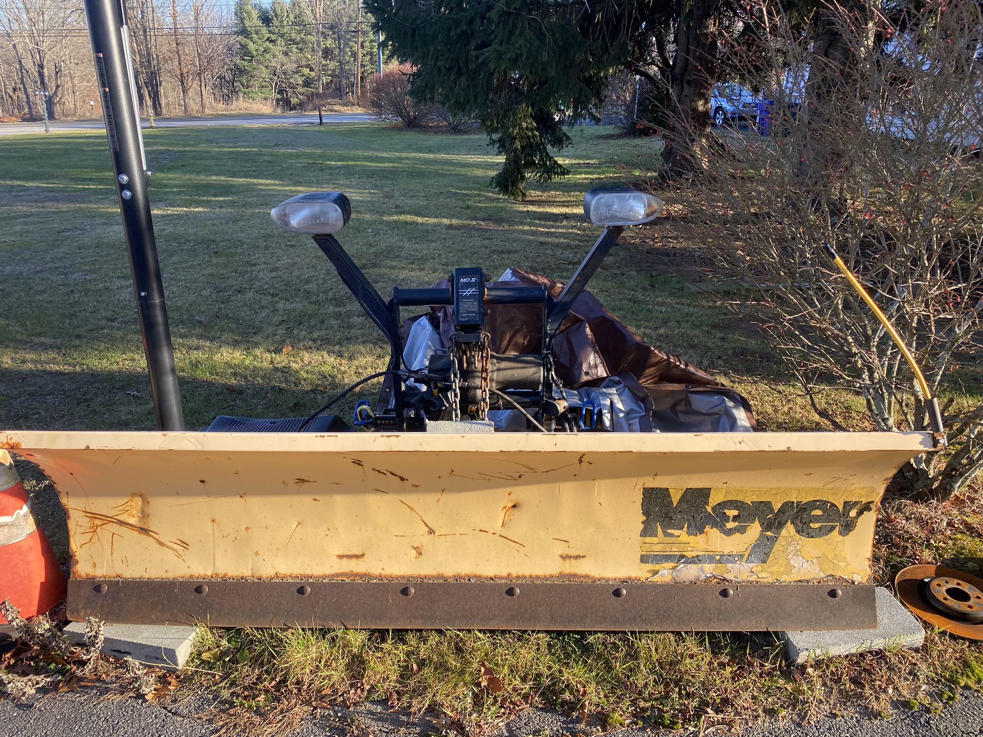 8ft Meyer Plow  (Exterior Pump Blade and Lights Etc)