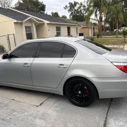 BMW 2008  528i 171000 Millas 4200