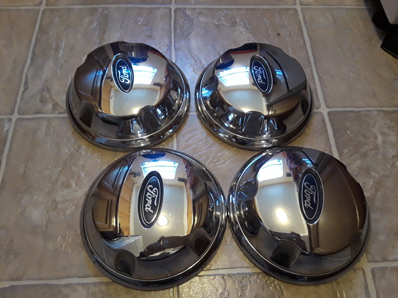 Wheel hub center cap with logo set of 4 Chrome for ford Expedition f150 serious boyer please