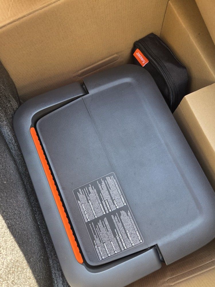 Jackery 880 Pro Brand New With Solar Saga 100 Portable