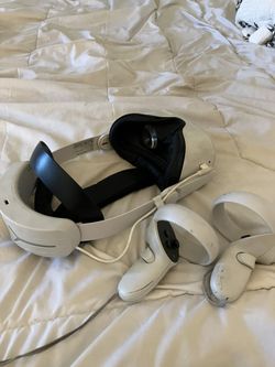 Meta Quest 2 With A Battery Pack And An Adjustable Wheel To Make It The Perfect Fit