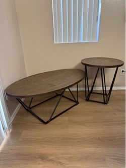 Living Spaces Coffee & End Table Set