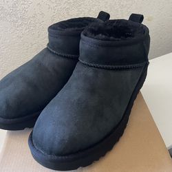 Women Uggs Boots Size 9
