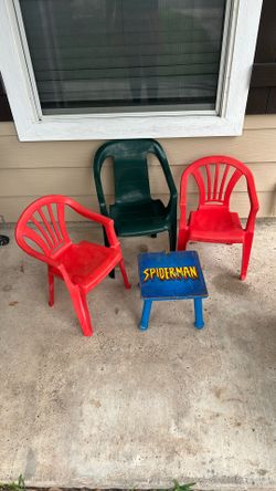 Kids Table & Chairs