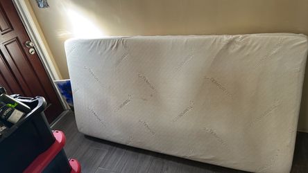 Tempur-pedic twin size mattress + box spring
