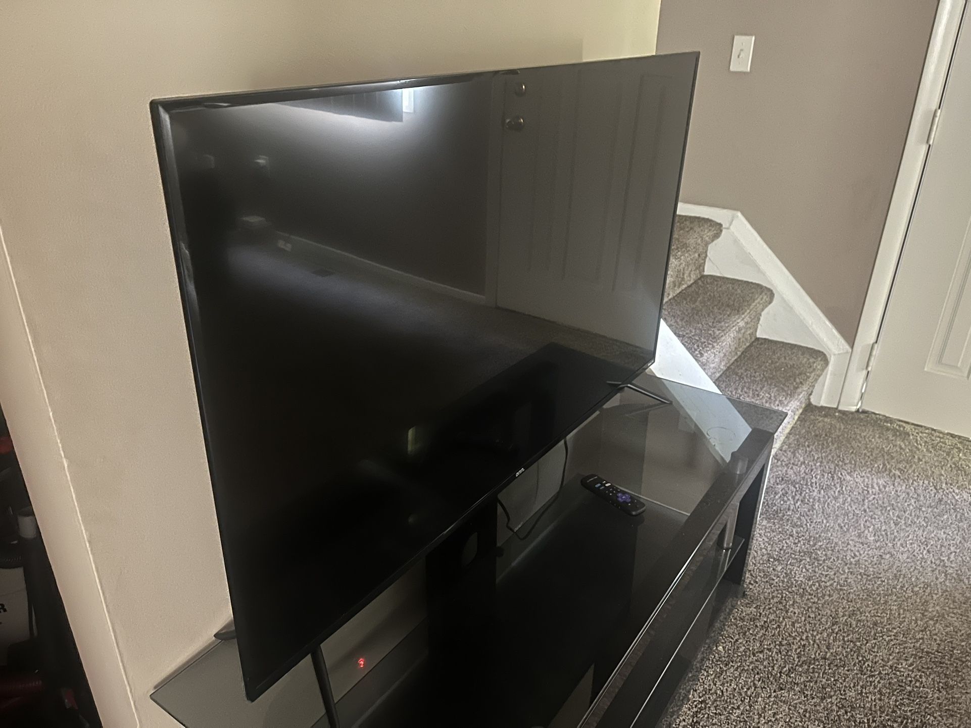 42in Roku TV - TV Stand