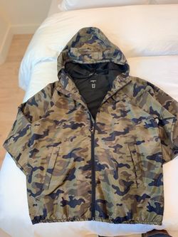 Medium Forever 21 Camo Zip-Up Hooded Jacket