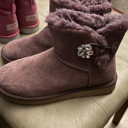 Women Uggs 