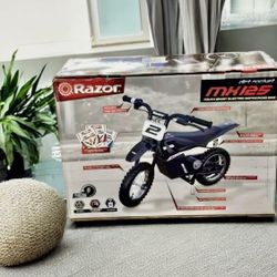 6539646 Razor MX125 Dirt Rocket E-bike 5.3 mile range and 8mph floor model 
