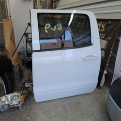 14.15.18 GMC siera Left Rear Door Assbly $790 
