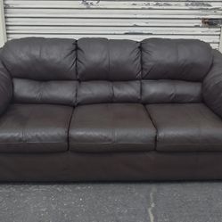 [FREE DELIVERY] Beautiful Leather Couch