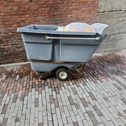 Rubbermaid Utility Cart