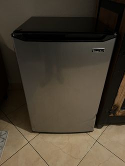 Magic Chef Mini Fridge 