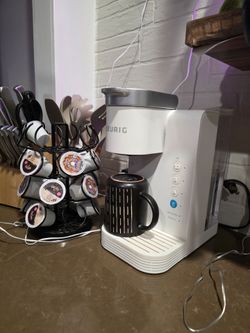Keurig iced and hot (white) + pod holder & starter pods