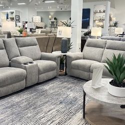 Brand New 6 Month Old Ashely’s Powered Recliner Sofa And love Seat!!