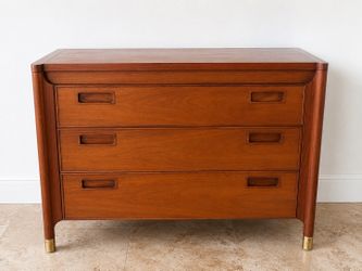 Mid Century Modern Dresser / Chest