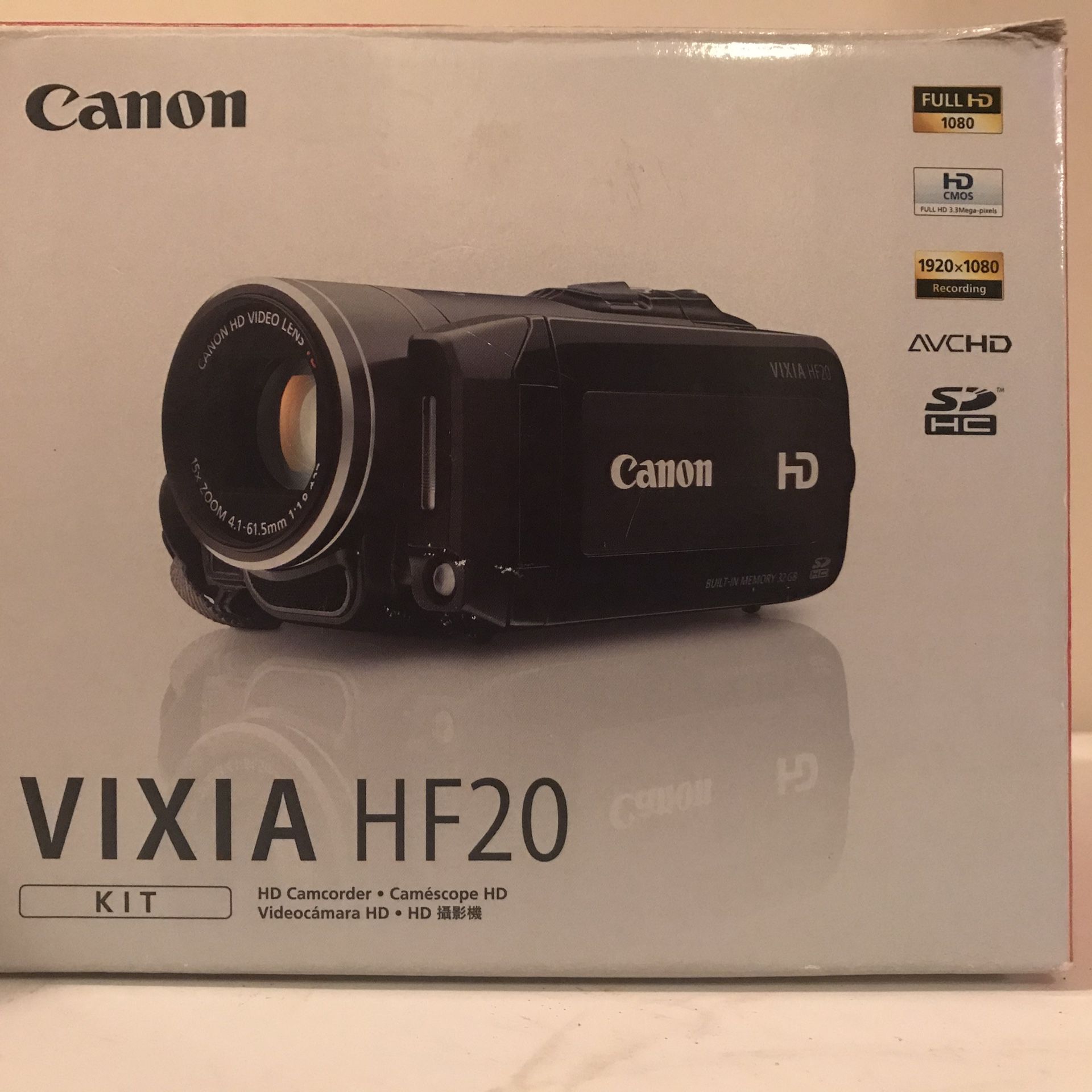 Canon VIXIA HF20 32 GB High Definition Flash Media Camcorder Bundle