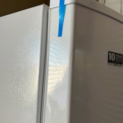 New MAYTAG HOUSEHOLD FREEZER 18 cu. ft