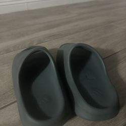 Size 8 Women Yeezy Slides Slate Marine 